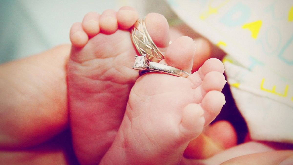 婴儿小脚丫图片-人物壁纸-高清人物图片-第6图-娟娟壁纸