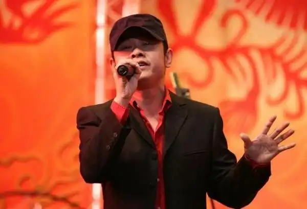 歌手刀郎资料-本是流行音乐代言人,后被称为农民歌手:刀郎的经历很