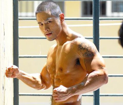 肌肉型男刘承俊,腹肌人鱼线抢镜,健身的男人魅力十足