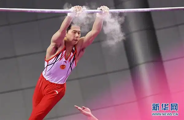 9月3日,浙江选手曾嘉俊在单杠资格赛中获得13.650分.