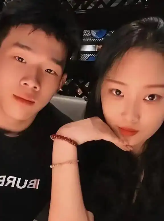 又美又能打女篮第一美女00后内蒙古姑娘卓识1米9身材傲人