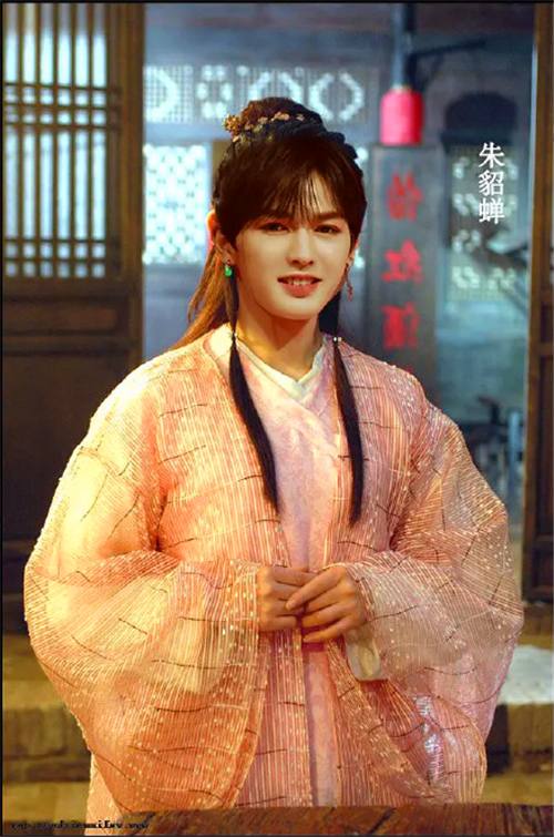 这照片是粉丝又是脑洞大开,平常可奶可爱的陈立农