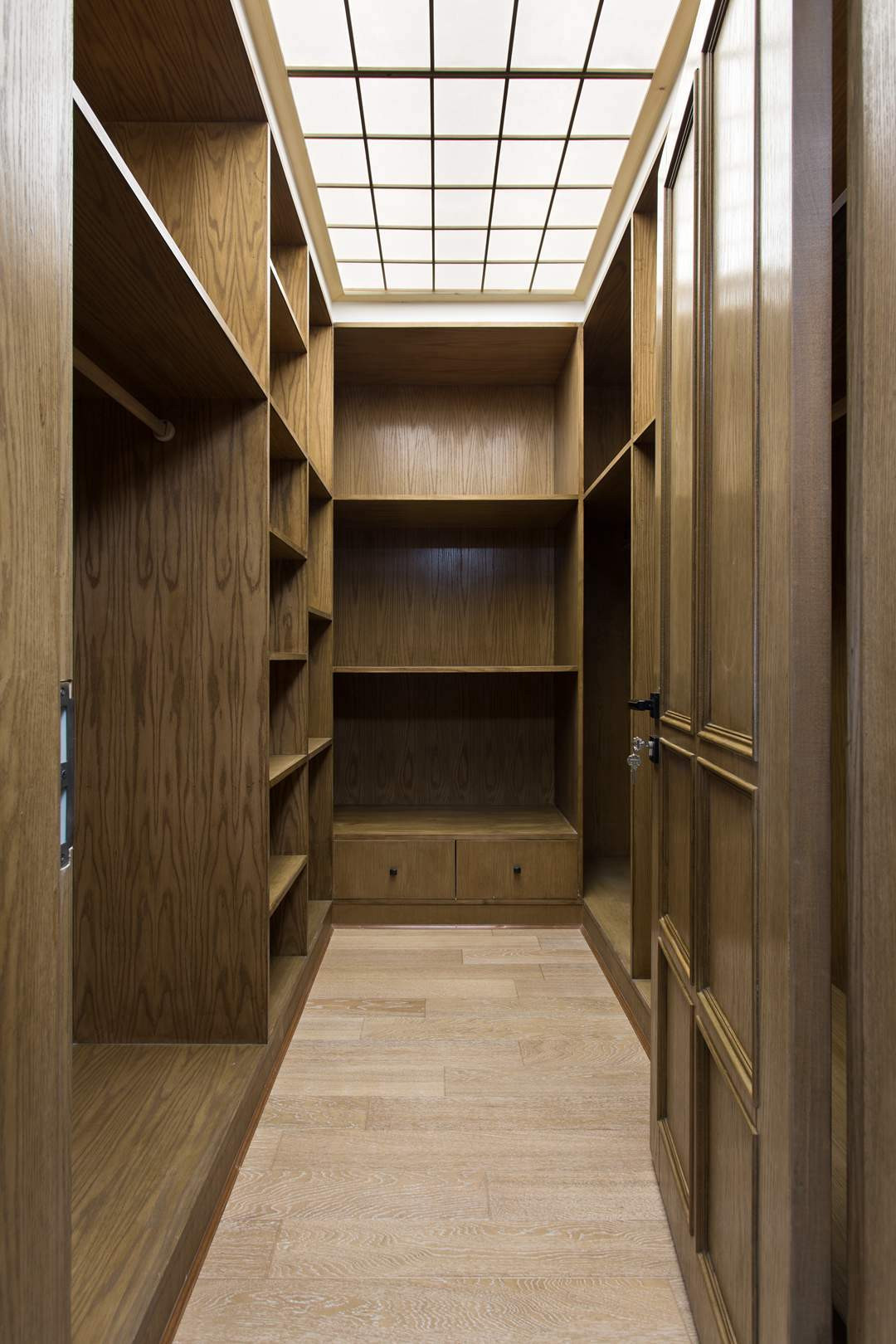 日式三居装修衣帽间设计图