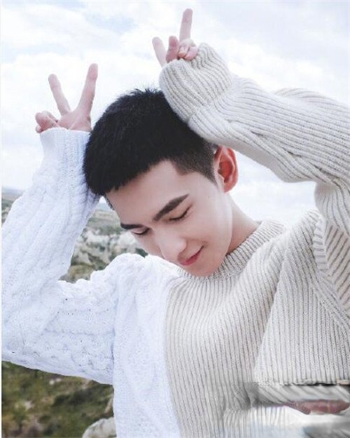 杨洋最新发型绝了 剪平头寸头超man的