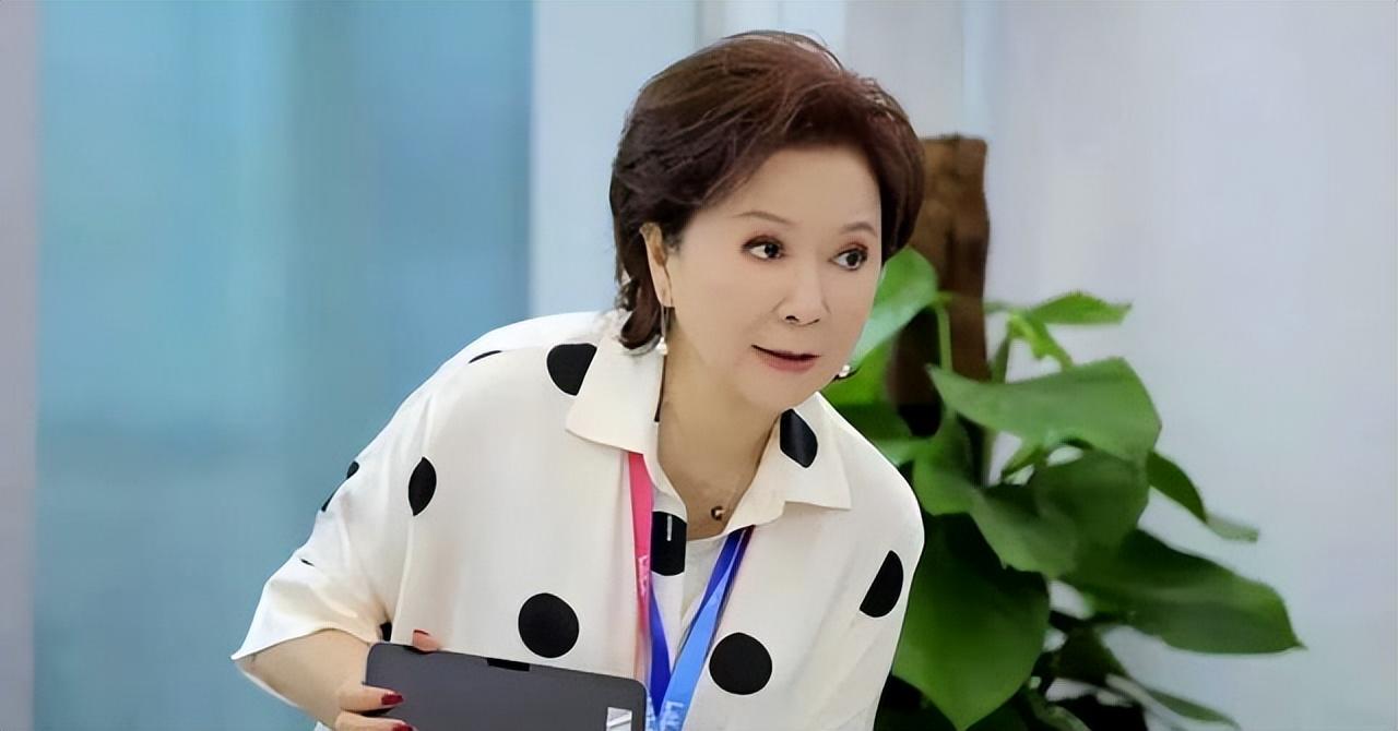 回顾蔡明嫁初恋丁秋星恩爱38年生一子儿子让她烦恼