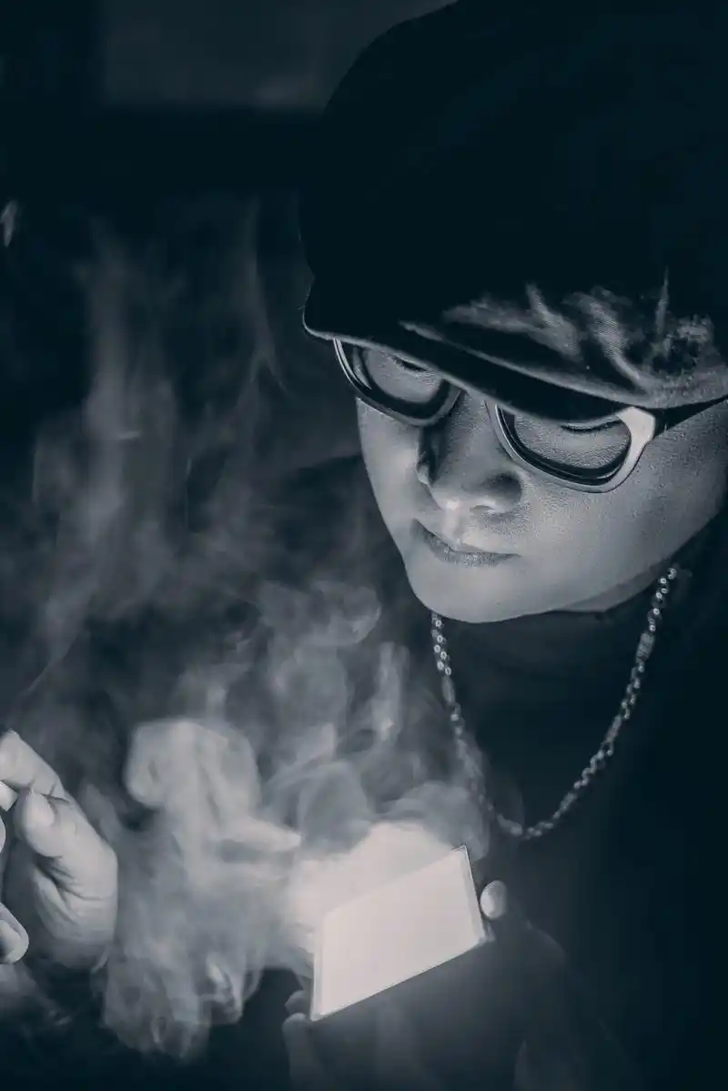 黑白系 #氛围感 #分享照片 #摄影 #男生写真 - 抖音