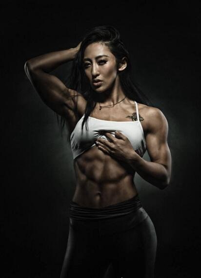 中国女子健美第一人牟丛私下健身美照欣赏