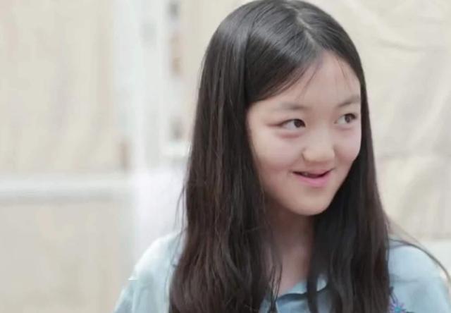 李嫣晒童年照庆祝14岁生日仅有闺蜜陪伴庆生王菲李亚鹏双缺席