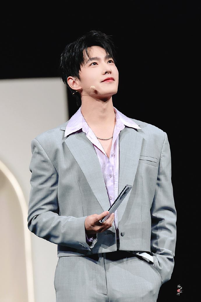 荣耀100##荣耀100系列全球代言人杨洋