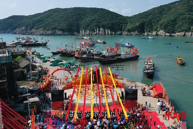 浙江舟山:黄龙岛举行开捕节