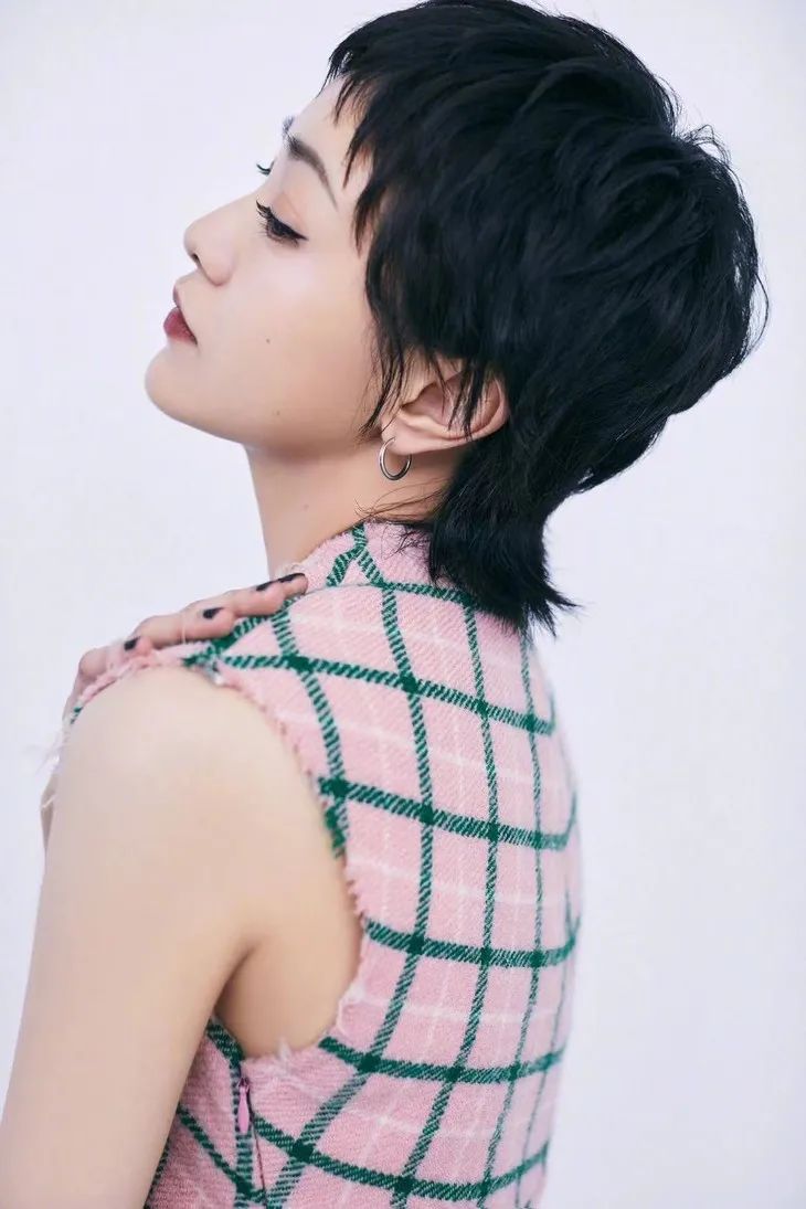 郭采洁的短发又美出圈了