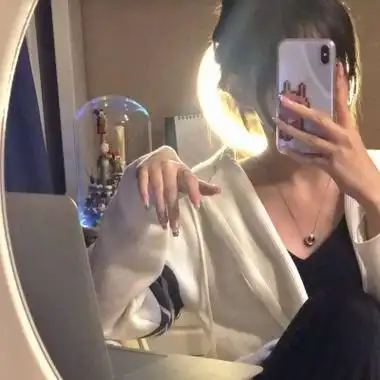 不露脸系列女头高清好看的女生真人头像不露脸图片