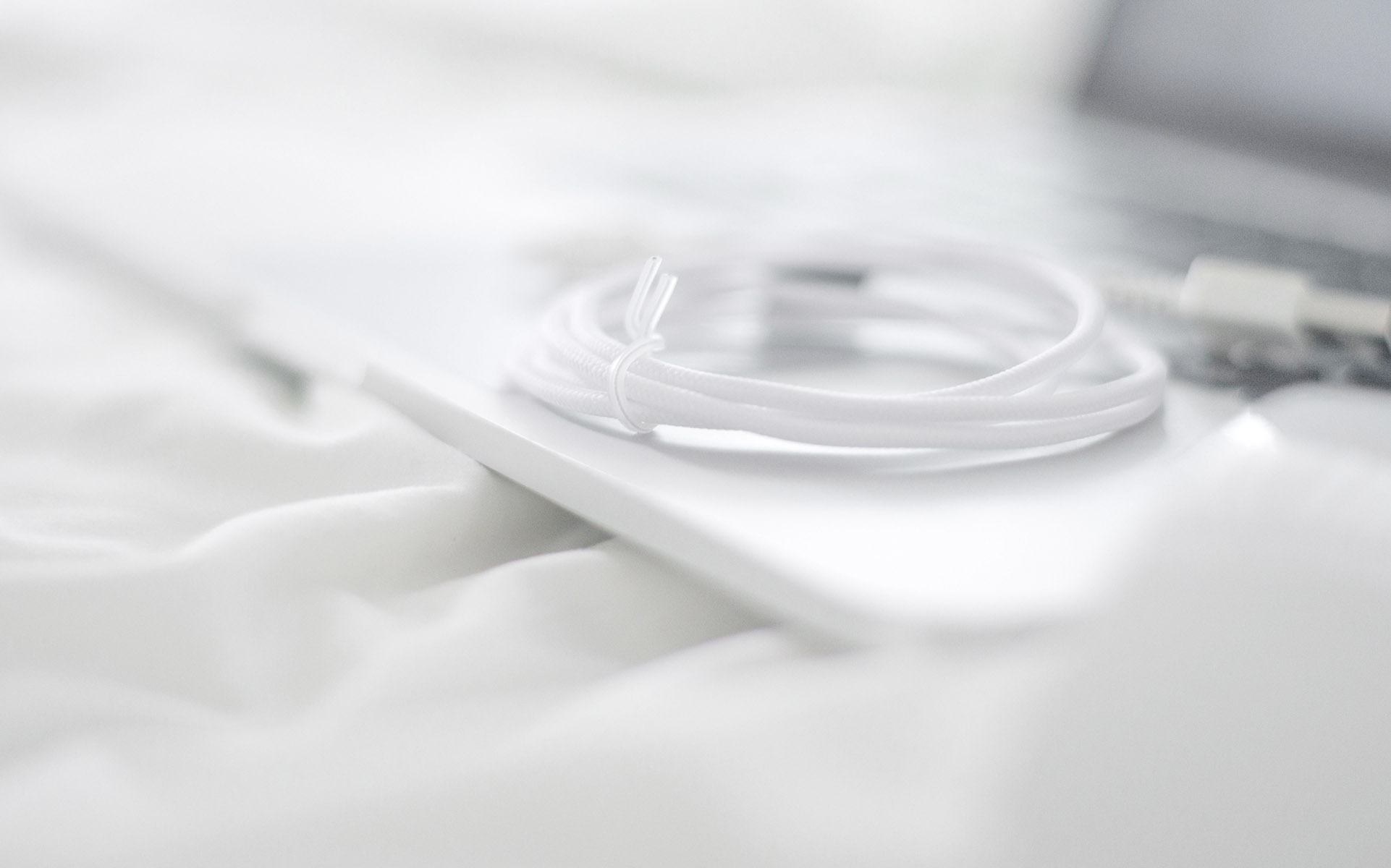 简单白色系唯美高清图片桌面壁纸