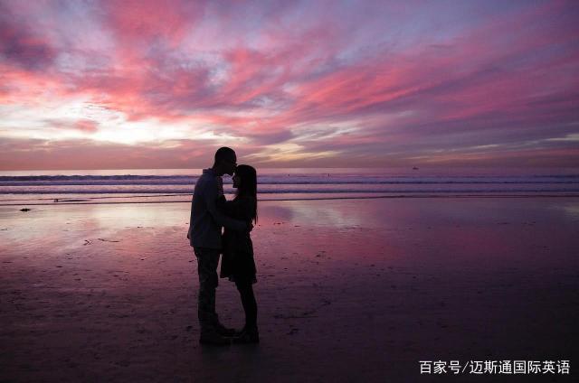 在大学生活里,学业当然不是最主要的,最主要的是通过四年的时间努力地