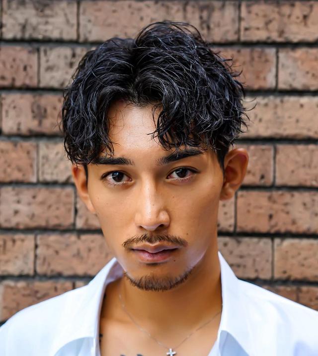 男人想要帅气,离不开发型的衬托,男士发型到底该怎么剪呢?