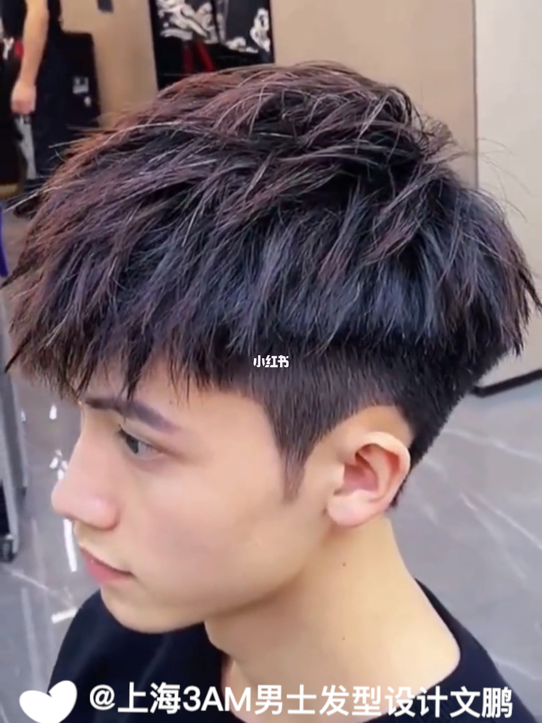 盖6——10cm中长发碎盖长发碎盖头一个要点就是发顶的头发留得比较长