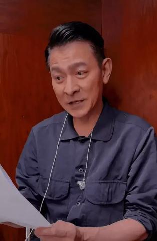 61岁刘德华真的老了,白发皱纹苍老的脸令无数粉丝泪奔心疼_华仔才