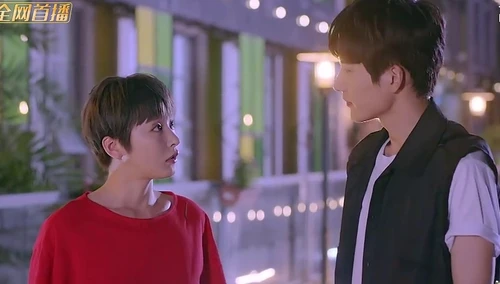 甜蜜暴击》第32集看点:告白的方式很霸气,冠亚cp牵手成功撒糖啦-电视