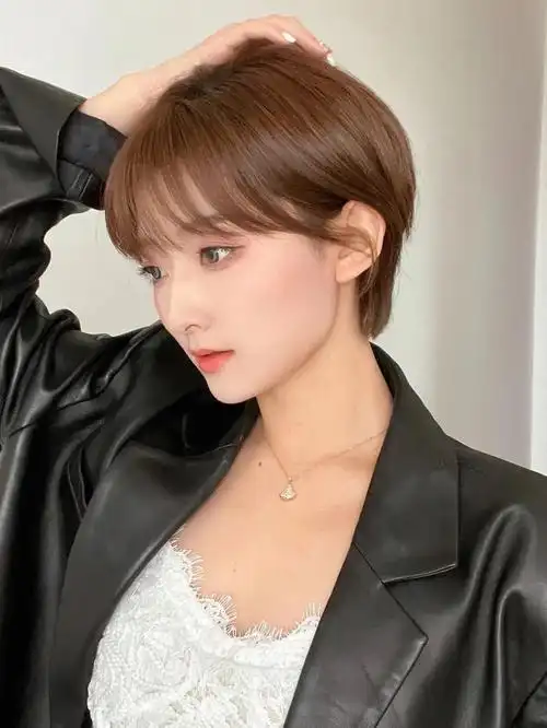 减龄修饰脸型的短发