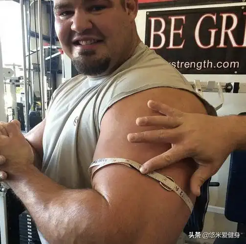 美国壮汉臂围63厘米,先后获得4次大力士冠军,体重200公斤饭量大