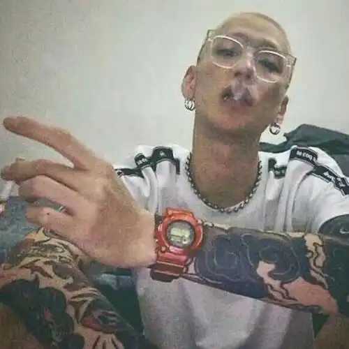 花臂纹身男痞子头像