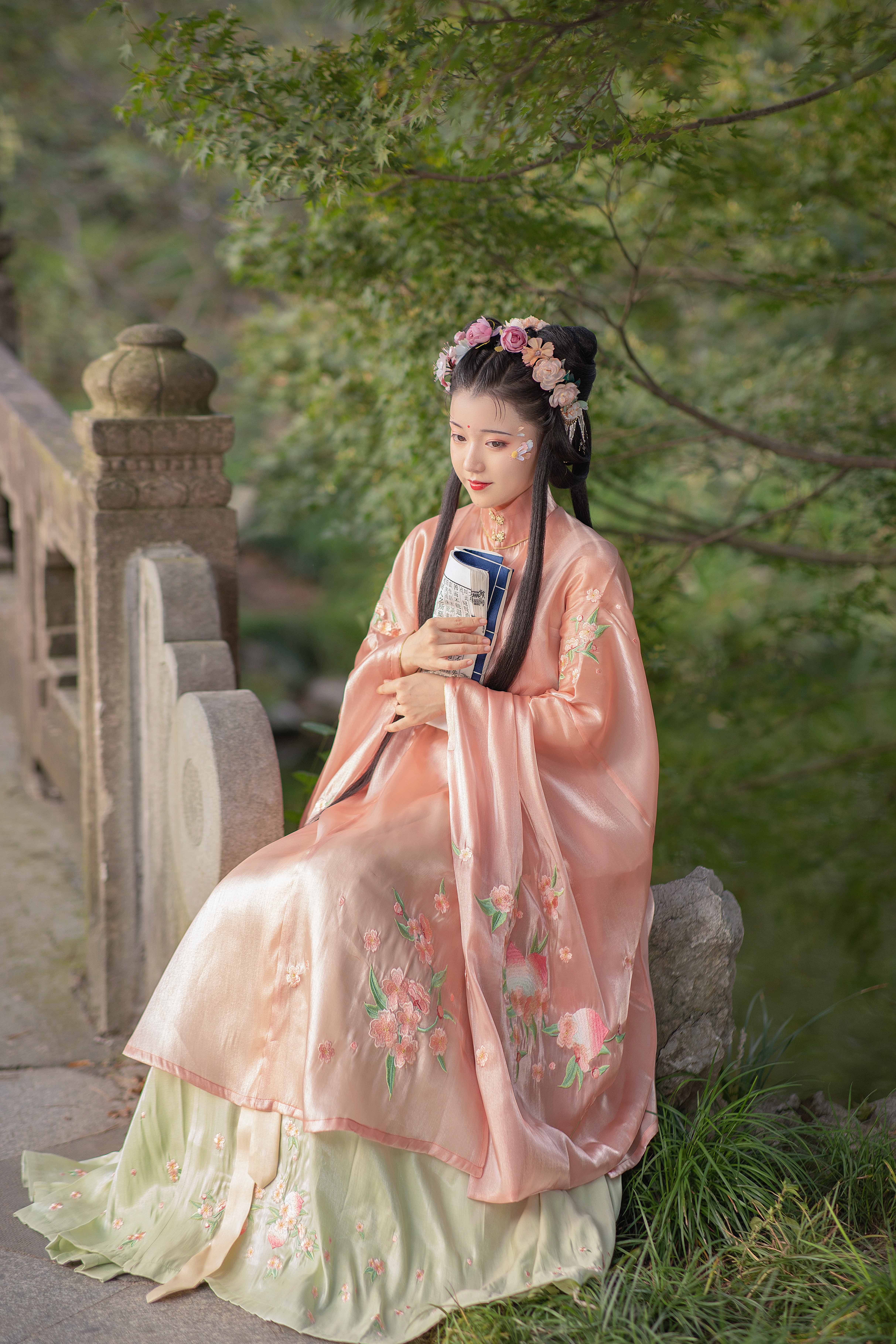 定金九衿渡汉服女明制桃花绣花春季大袖衫马汉服