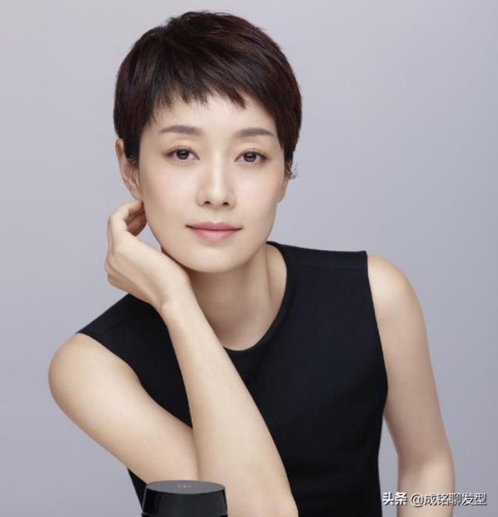 国字脸发型,40岁国字脸的女人做什么发型既减龄又时尚