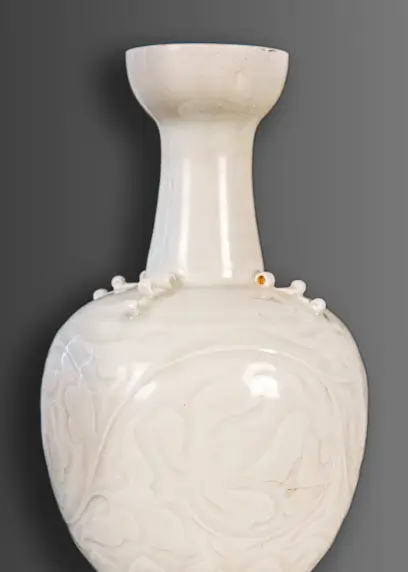 宋· 影青釉湖田窑划花堆肩蒜口瓶