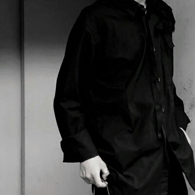 成熟稳重黑白半身部位男头._男生头像_我要个性网