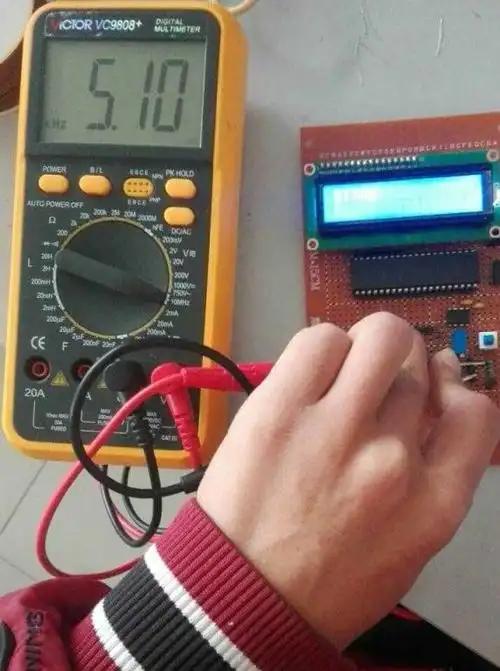 数字万用表测电容(数字万用表怎样测量电容)-4