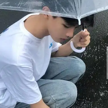 高清帅气男生同一个人多张头像图片