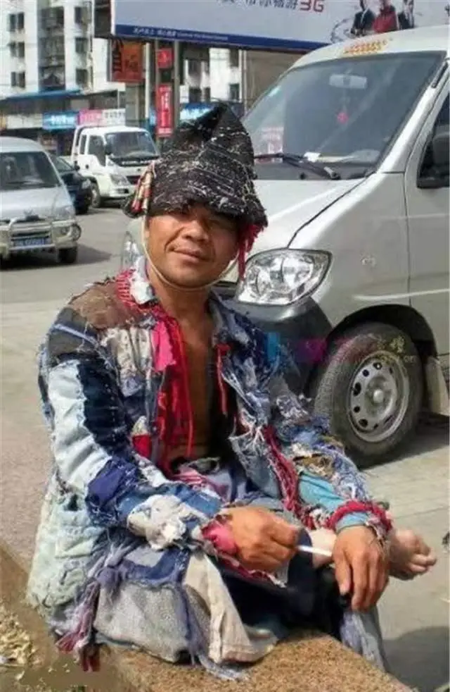 从身有残疾一无所有,到存款千万,"职业乞丐"宋天福的演艺之路