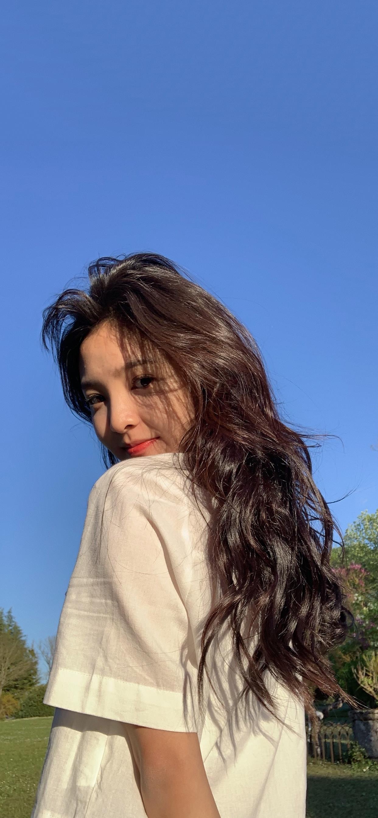 章若楠小清新美女侧脸唯美手机壁纸