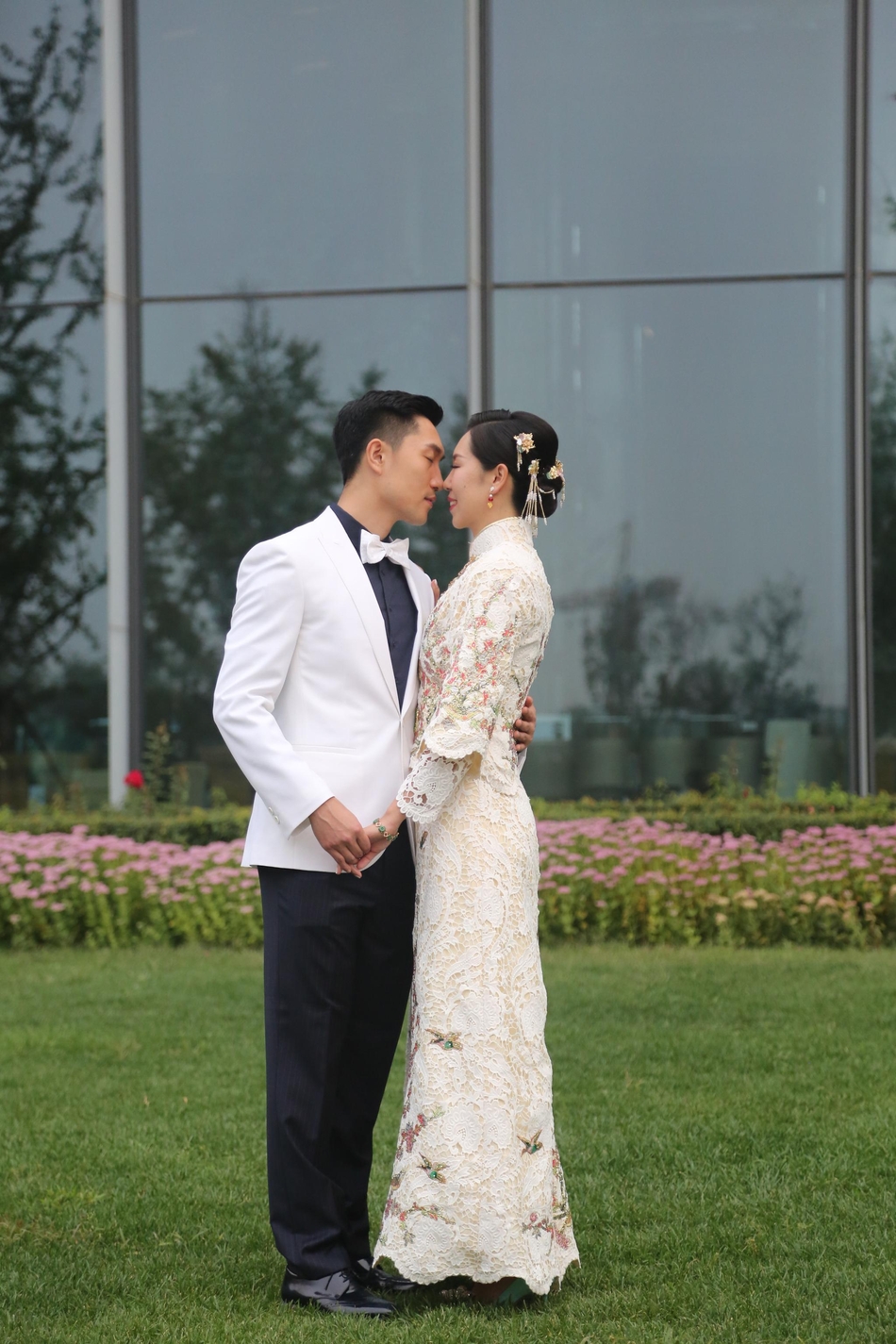 李晓霞今日大婚 穿中式礼服大气端庄_哔哩哔哩 (゜