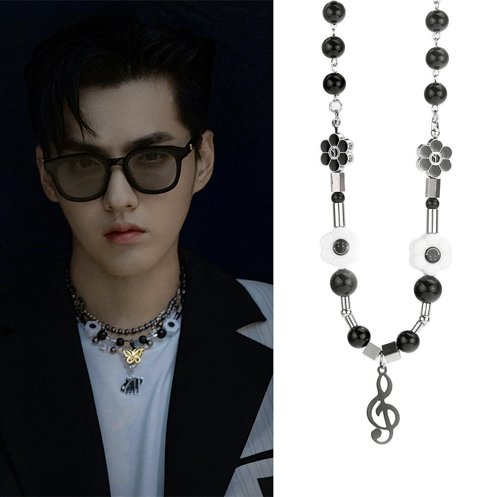 潮玩人类在哪里吴亦凡同款高品质钛钢音符笑脸珍珠项链嘻哈蹦迪链