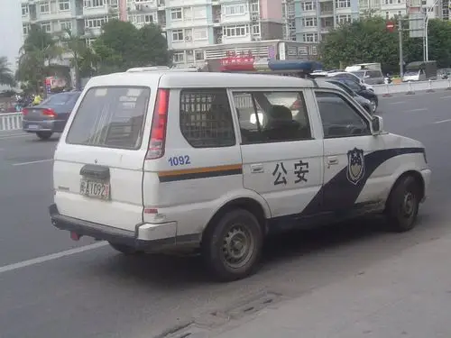 警车