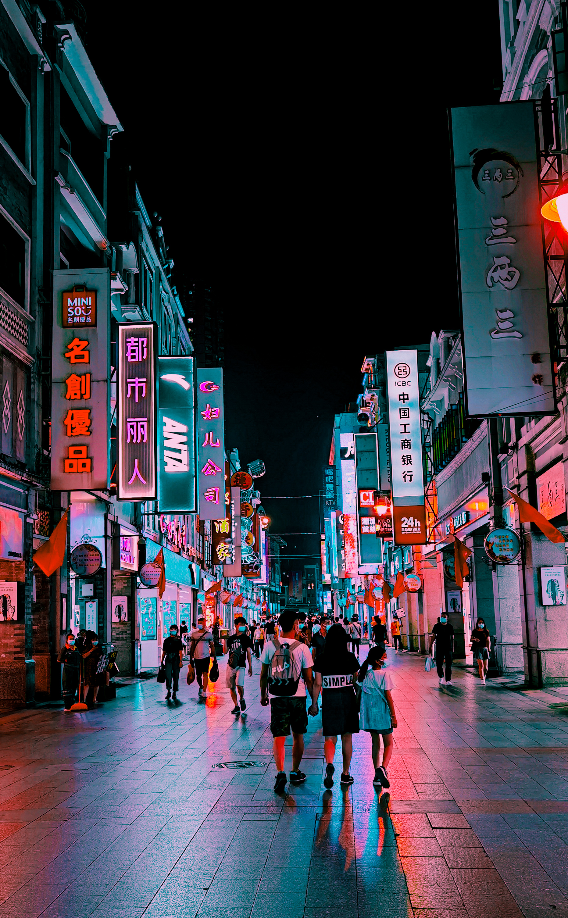 在这里可以感受到广州的文化风情,很多的老字号店铺和岭南建筑都能