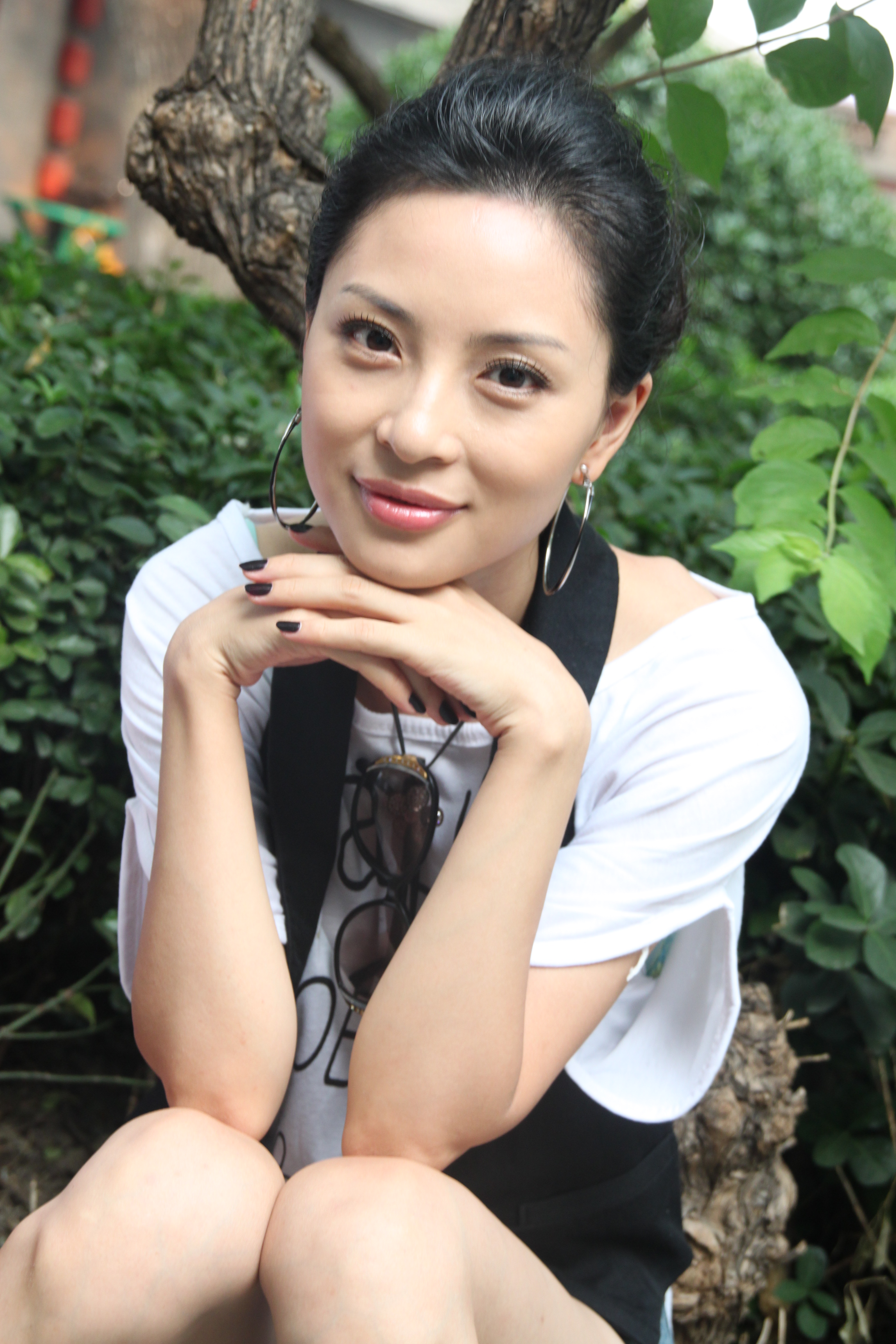 p data-id="go04sq3b0d">王岚,女,11月1日出生于中国 a target="