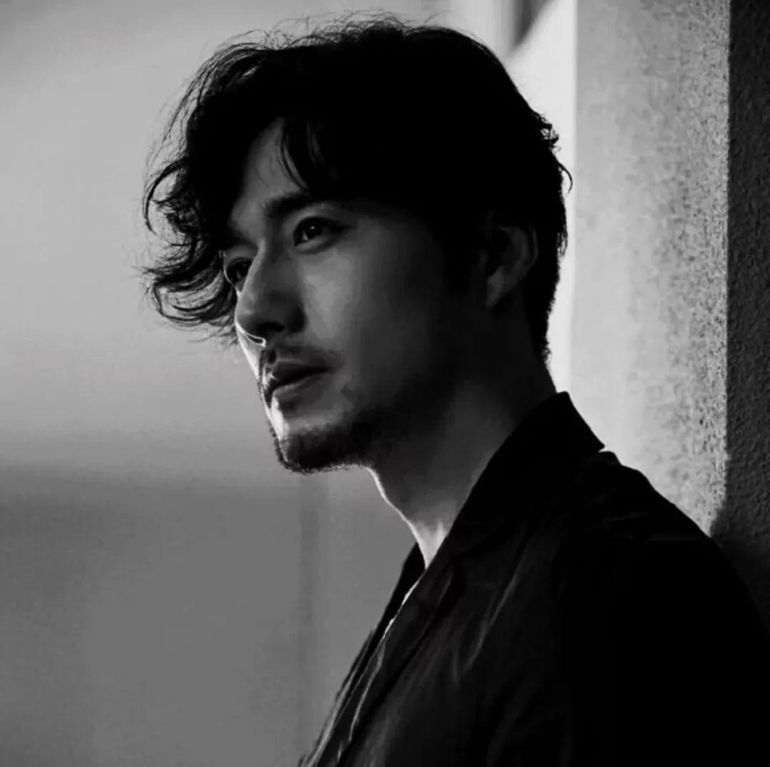 头像| 黑白色男头成熟沧桑大叔控男生头像 - 知乎