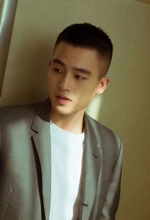 高颜值男生最适合的板寸短发型 简约新潮显示帅气度的超短发