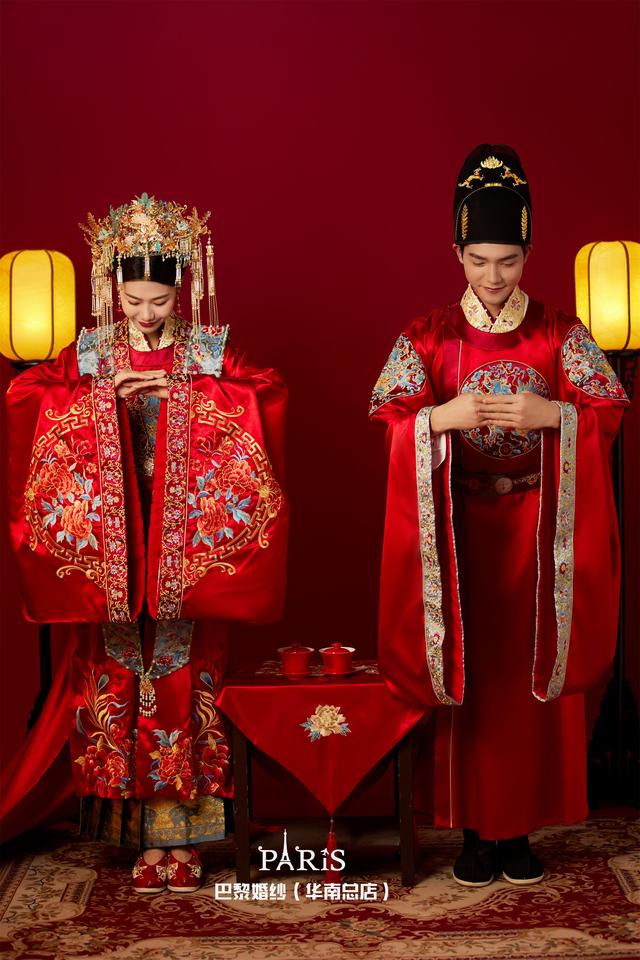 化为浪漫想象          传统的婚纱照不仅端庄大气更是经历了岁月沉淀