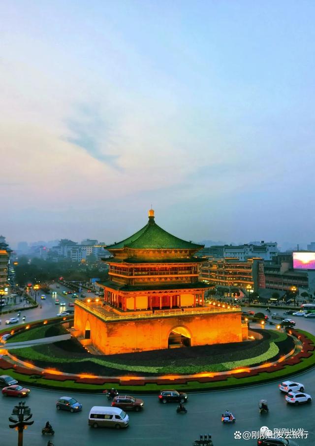 钟鼓楼是钟楼与鼓楼的合称,全国重点保护单位,位于西安市中心,始建于