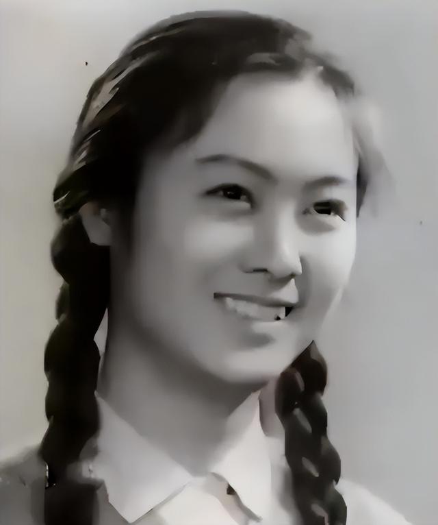 演员柏寒55岁才走红57岁离世临终将31岁儿子托付给海清