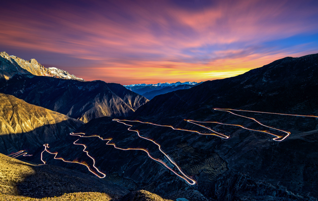 川藏线起于四川成都终于西藏拉萨,沿途风景宜人,且西藏有着很多神秘的