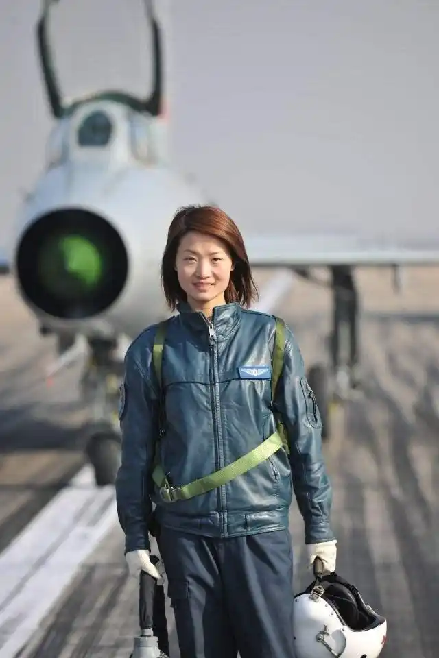 2016年余旭跳伞逃生失败细节:弹射时撞到僚机副翼,导致跳伞失败