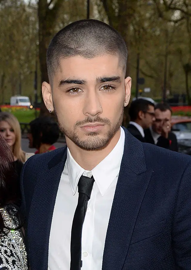 夏日炎炎剃一个硬汉指数爆表的寸头