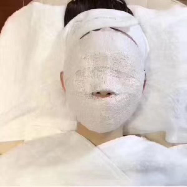 木乃伊焕肤迅速作用于肌肤表层,促进血液循环,提升脸部肌肉从而达到