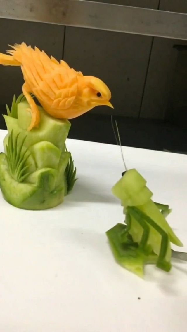 萝卜雕刻的小鸟和蚂蚱,非常好看