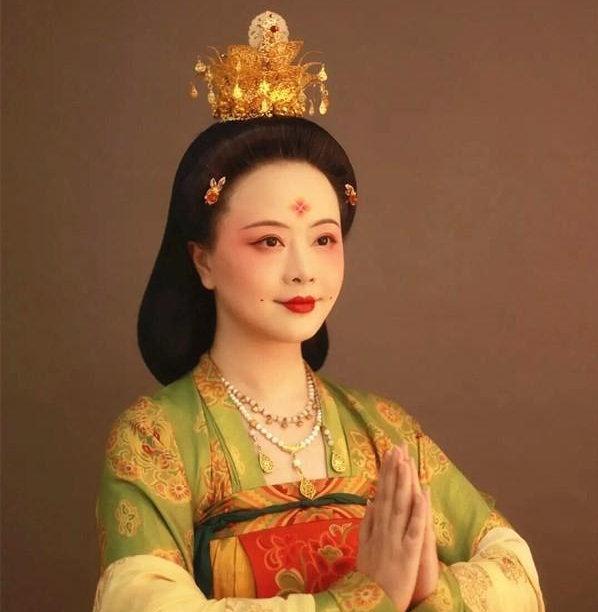 原创刘亦菲的鹅黄妆是认真的吗中国的花钿妆明明可以很美