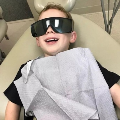 假笑男孩沙雕_男生头像_我要个性网